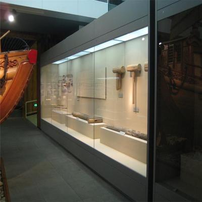 創(chuàng)新科技賦能，打造智能博物館新體驗(yàn)——隆城展示智能電動(dòng)平移展柜系統(tǒng)與專業(yè)平面設(shè)計(jì)服務(wù)